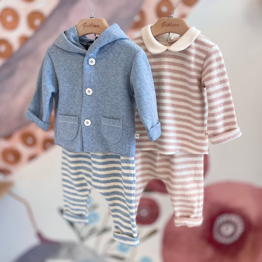 Cardigan con bottoncini color nuvola e pantalone rigato