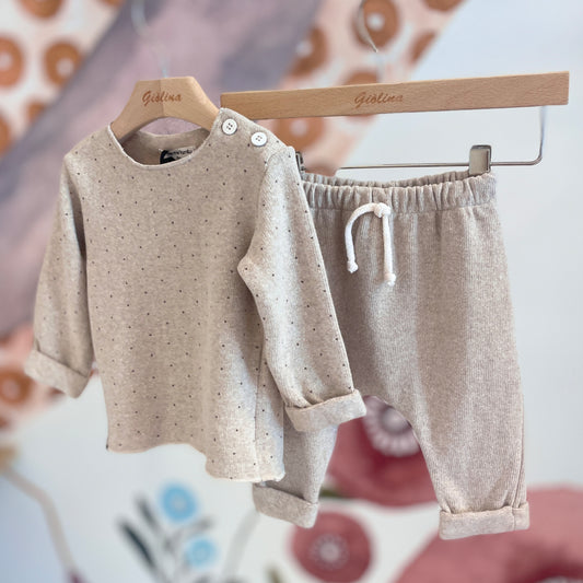 Girocollo con cuori i tortora con pantalone