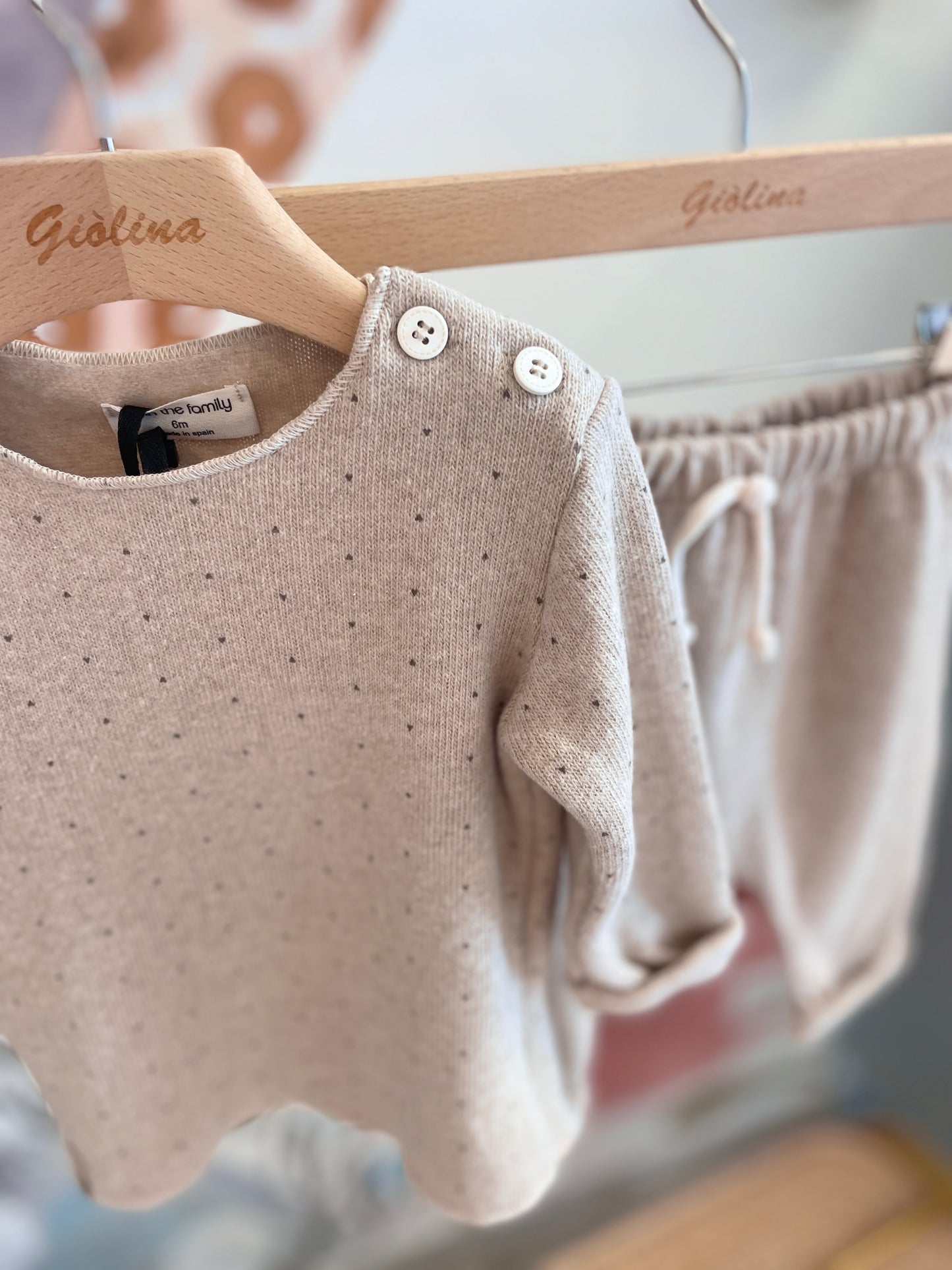 Girocollo con cuori i tortora con pantalone