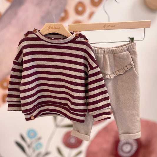 Felpina girocollo rigata con pantalone rouges beige
