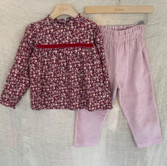 Blusa millerighe stampa fiori/ pantalone a coste rosa